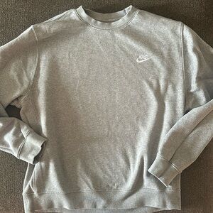 Men’s Nike crew neck nwot medium grey